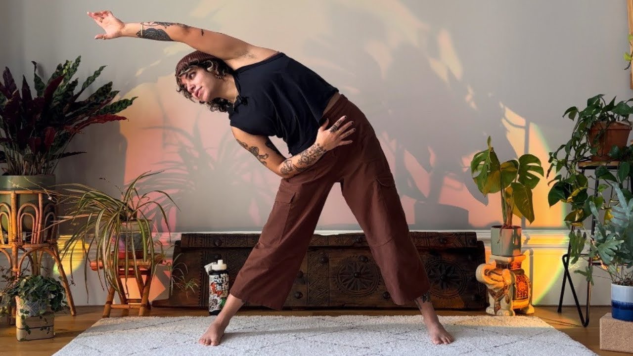 ANTI-DESK STRETCH CLUB | 16 minute mobility flow for wfh thumbnail